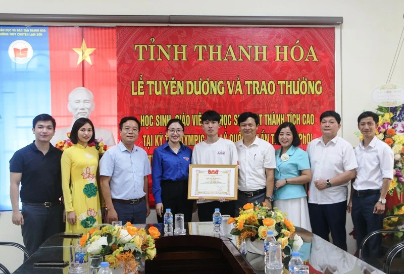 Thành tích xuất sắc của mỗi học sinh là niềm tự hào của gia đình, ngành giáo dục, tuổi trẻ Thanh Hóa.