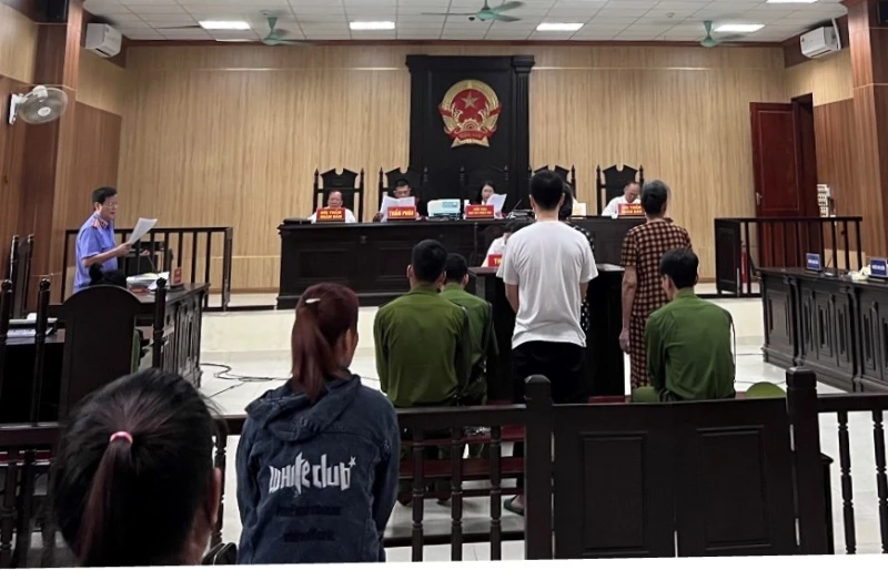 Quang cảnh phiên xét xử.
