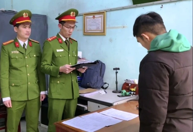 Cơ quan chức năng thi hành Lệnh bắt tạm giam bị can.