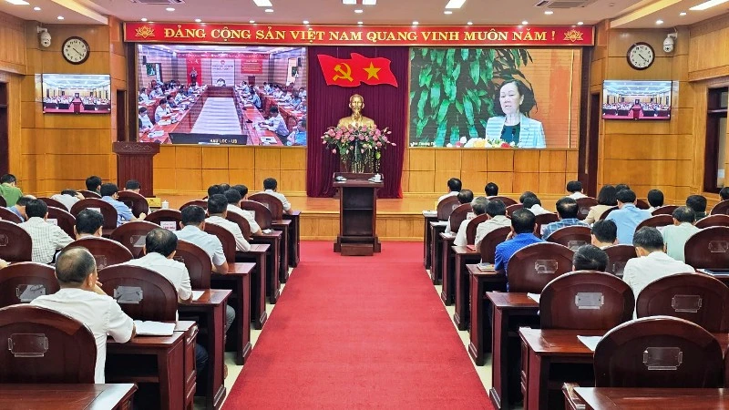 Quang cảnh hội nghị quán triệt Chỉ thị 32-CT/TW của Ban Bí thư Trung ương.