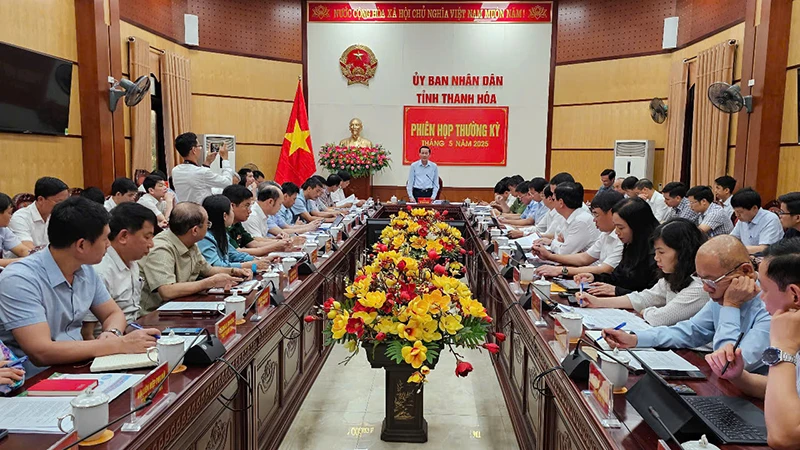 Quang cảnh phiên họp thường kỳ Ủy ban nhân dân tỉnh Thanh Hóa.