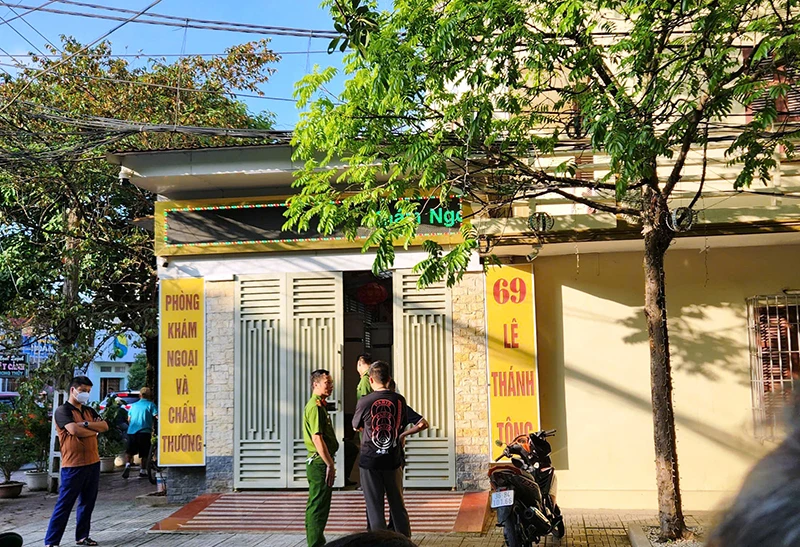 Phòng khám bị tạm đình chỉ hoạt động.