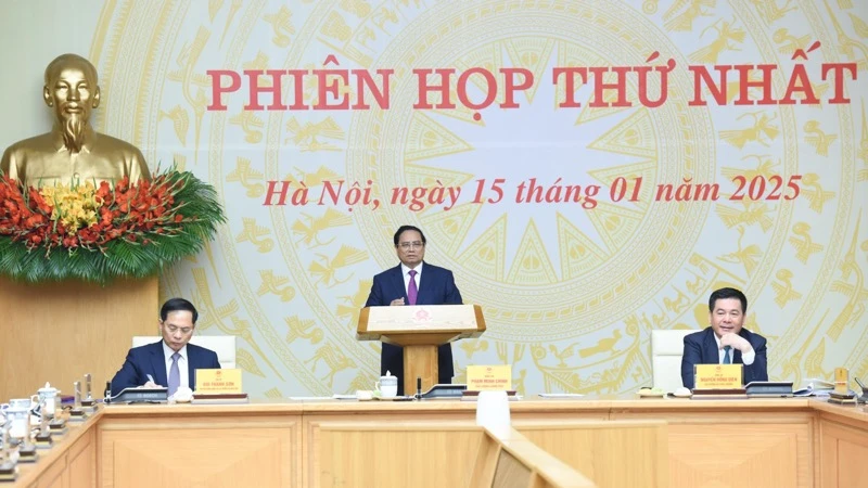 Thủ tướng Phạm Minh Chính chủ trì Phiên họp thứ nhất Ban Chỉ đạo xây dựng nhà máy điện hạt nhân. (Ảnh: TRẦN HẢI)