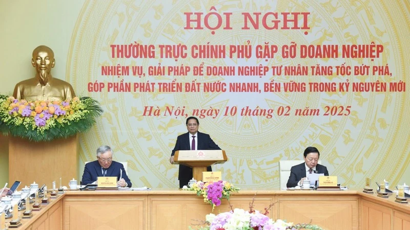 Thủ tướng Phạm Minh Chính chủ trì Hội nghị Thường trực Chính phủ gặp gỡ doanh nghiệp. (Ảnh: TRẦN HẢI) 