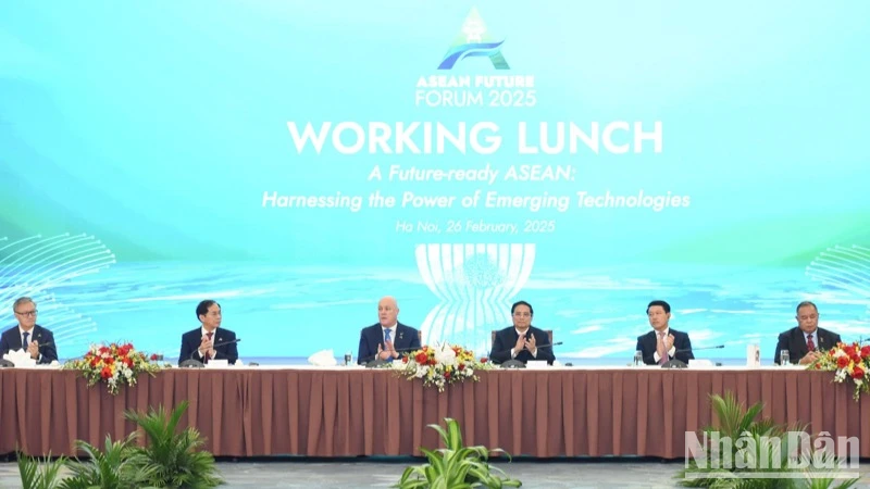 Thủ tướng Phạm Minh Chính chủ trì Toạ đàm ăn trưa làm việc. (Ảnh: TRẦN HẢI)