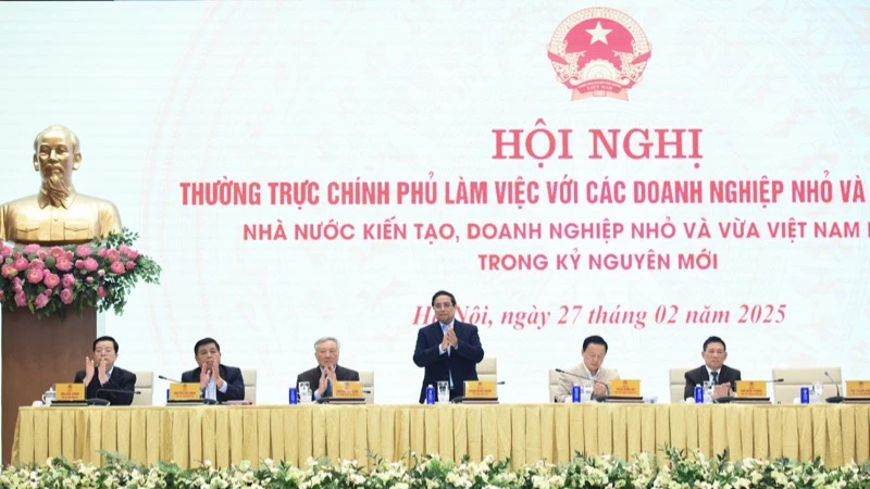 Thủ tướng Phạm Minh Chính chủ trì Hội nghị Thường trực Chính phủ làm việc với các doanh nghiệp nhỏ và vừa Việt Nam (Ảnh: TRẦN HẢI). 