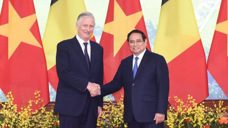Thủ tướng Chính phủ Phạm Minh Chính và Nhà vua Bỉ Philippe. (Ảnh: TRẦN HẢI)