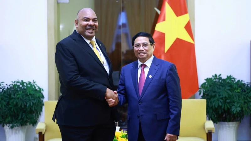 Thủ tướng Chính phủ Phạm Minh Chính và Bộ Trưởng Ngoại giao và Hợp tác Đông Phi, Cộng hòa Thống nhất Tanzania Mahmoud Thabit Kombo. (Ảnh: NHẬT BẮC)