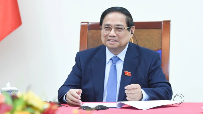 Thủ tướng Phạm Minh Chính điện đàm với Thủ tướng Singapore Lawrence Wong (Ảnh: TRẦN HẢI). 