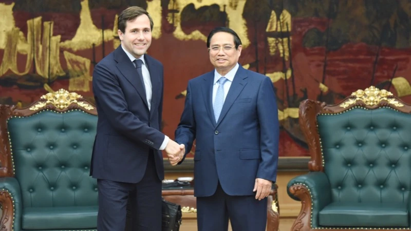 Thủ tướng Chính phủ Phạm Minh Chính và ông Benjamin Dousa, Bộ trưởng Hợp tác phát triển quốc tế và Ngoại thương Thụy Điển. (Ảnh: TRẦN HẢI)