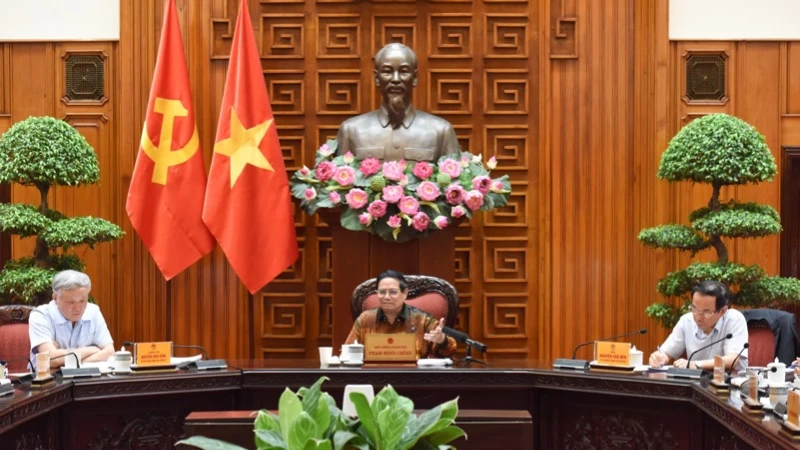 Thủ tướng Phạm Minh Chính chủ trì cuộc họp. (Ảnh: TRẦN HẢI)