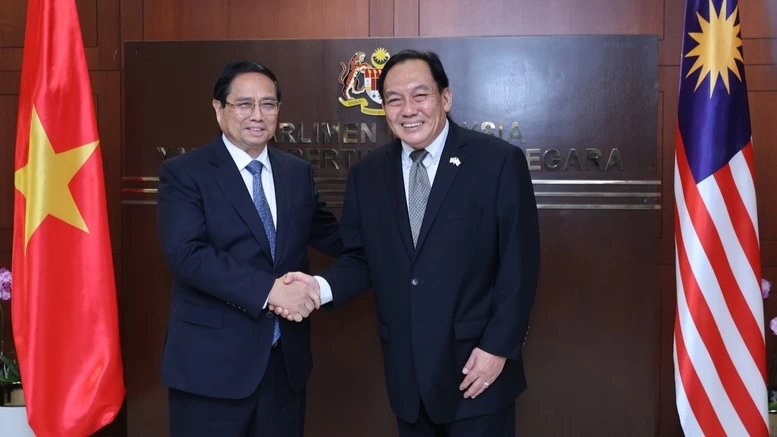 Thủ tướng Chính phủ Phạm Minh Chính hội kiến Chủ tịch Thượng viện Malaysia Dato Awang Bemee Awang Ali Basah. (Ảnh: NHẬT BẮC/VGP)