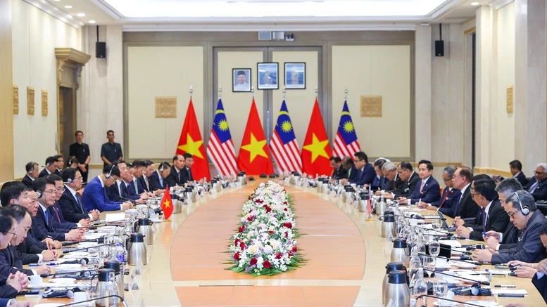 Quang cảnh cuộc hội đàm chính thức giữa Thủ tướng Phạm Minh Chính và Thủ tướng Malaysia Anwar Ibrahim. (Ảnh: NHẬT BẮC/VGP)