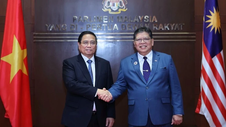 Thủ tướng Phạm Minh Chính hội kiến với Chủ tịch Hạ viện Malaysia Dato' Johari Bin Abdul. (Ảnh: NHẬT BẮC/VGP)