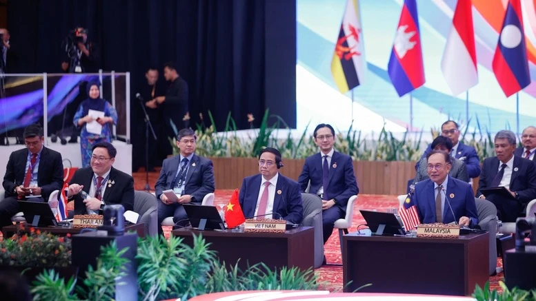 Thủ tướng Phạm Minh Chính cùng lãnh đạo các nước ASEAN tham dự Phiên Đối thoại với đại diện Hội đồng liên Nghị viện ASEAN (AIPA). (Ảnh: Nhật Bắc/VGP)