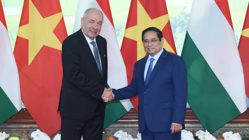 Thủ tướng Phạm Minh Chính và Tổng thống Hungary Sulyok Tamas. (Ảnh:TRẦN HẢI)
