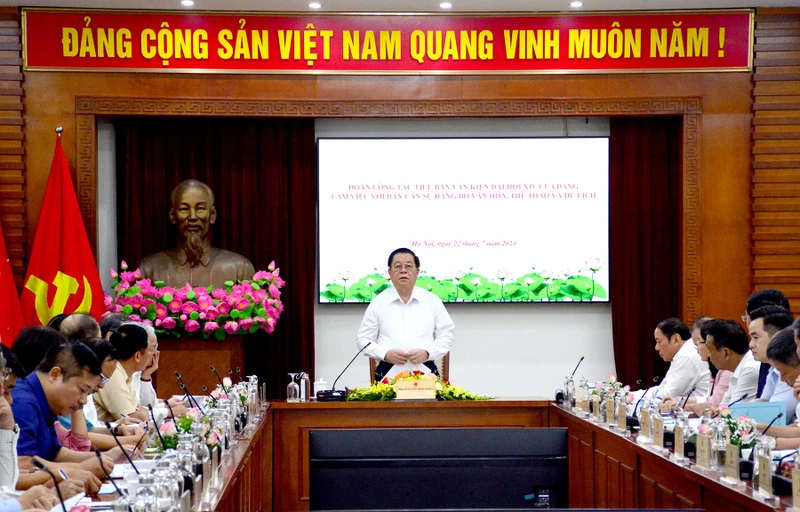 Đồng chí Nguyễn Trọng Nghĩa phát biểu chỉ đạo.