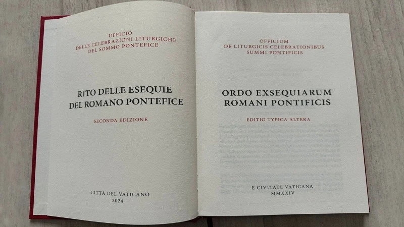 Ấn bản mới của Nghi thức An táng Giáo hoàng. (Ảnh: Vatican News)
