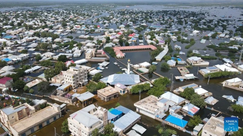 Cảnh ngập lụt tại thành phố Beledweyne, miền trung Somalia vào năm 2023. (Ảnh: Tân Hoa xã)