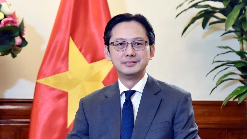 Thứ trưởng Ngoại giao Đỗ Hùng Việt, Trưởng SOM ASEAN Việt Nam chia sẻ với báo chí. (Ảnh: BNG)