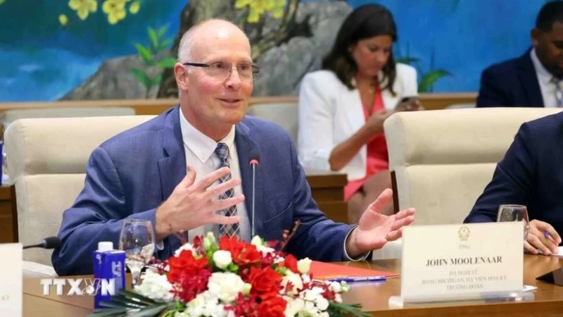 Ông John Moolenaar, Hạ nghị sĩ bang Michigan, Hạ viện Hoa Kỳ. (Ảnh: Phạm Kiên/TTXVN)