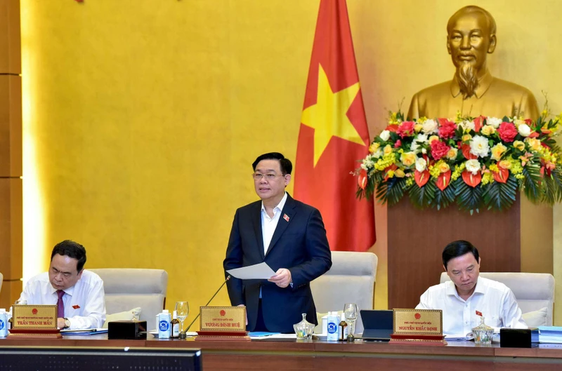 Chủ tịch Quốc hội Vương Đình Huệ phát biểu khai mạc phiên họp thứ 13 của Ủy ban Thường vụ Quốc hội. (Ảnh VIẾT CHUNG)