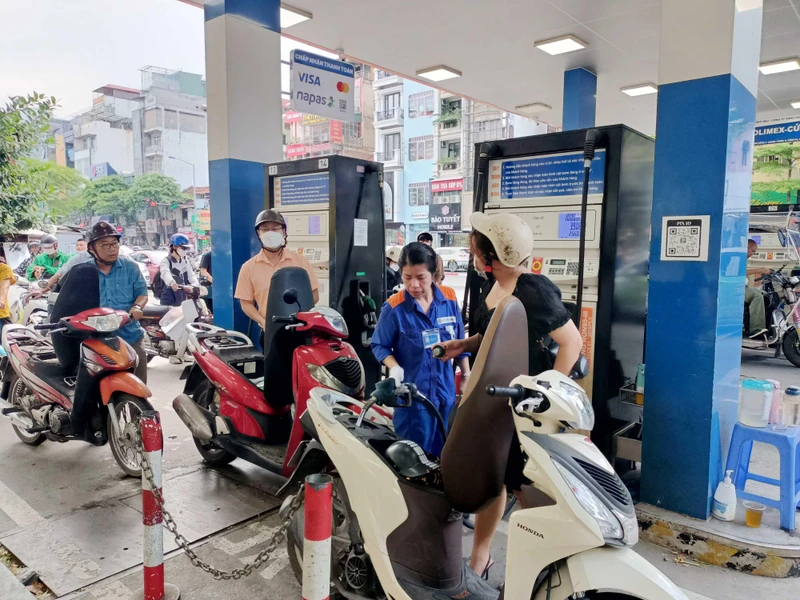 Mức chiết khấu thấp là vấn đề đang gây khó khăn đối với các cửa hàng kinh doanh xăng dầu trong duy trì hoạt động.