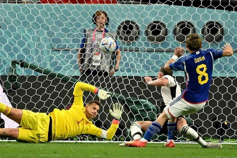 Cầu thủ Ritsu Doan ghi bàn gỡ hòa 1-1 cho đội tuyển Nhật Bản. (Ảnh GETTY IMAGES) 