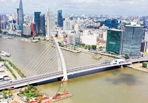 Cầu Ba Son nhìn từ trên cao.