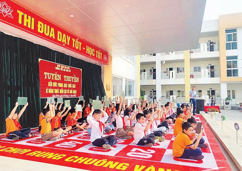 Trang bị kiến thức phòng cháy, chữa cháy, thoát hiểm cho học sinh
