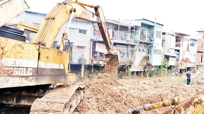 Thi công dự án suối Bà Lúa, thành phố Biên Hòa.