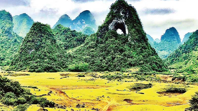 Núi Mắt Thần. (Ảnh NGỌC SƠN)