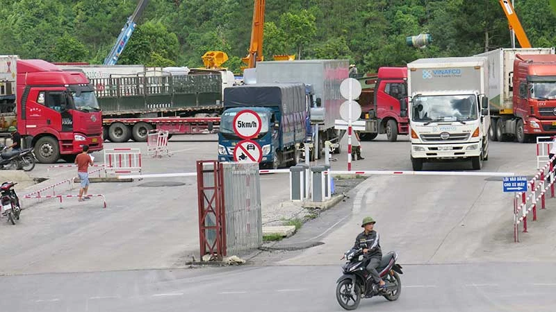 Trạm bốc xếp hàng hóa xuất, nhập khẩu tại Cửa khẩu quốc tế Hữu Nghị của Công ty cổ phần Hữu Nghị Xuân Cương.