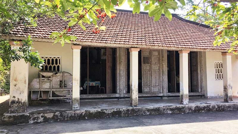 Một ngôi nhà cổ trong làng Lộc Yên.