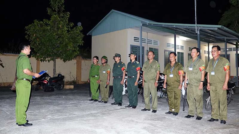 Công an tỉnh Kiên Giang triển khai mô hình "Liên kết bảo đảm an ninh trật tự" tại Khu công nghiệp Thạnh Lộc, huyện Châu Thành. (Ảnh TIẾN DŨNG)