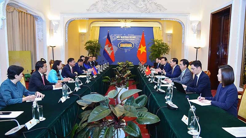Việt Nam và Campuchia duy trì thường xuyên trao đổi đoàn các cấp. (Ảnh BỘ NGOẠI GIAO)