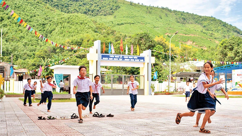 Giờ ra chơi tại điểm Trường tiểu học Hòa Bắc, thôn Phò Nam, xã Hòa Bắc.