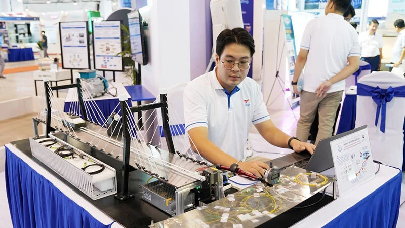 Một gian hàng trình diễn công nghệ tại sự kiện “Kết nối công nghệ và đổi mới sáng tạo Việt Nam” tại Quảng Ninh.