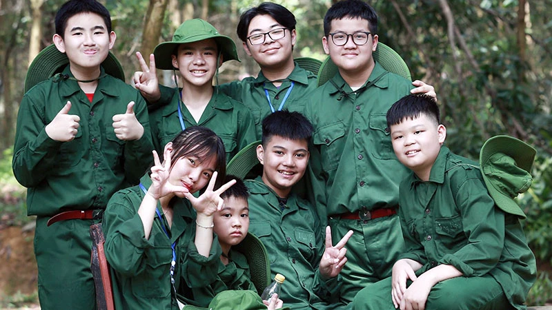 Thiếu niên, nhi đồng tại các chương trình “Học kỳ quân đội” do Trung ương Đoàn triển khai.