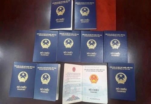Hộ chiếu phổ thông mẫu mới (không gắn chíp điện tử). (Ảnh: Báo Chính phủ)