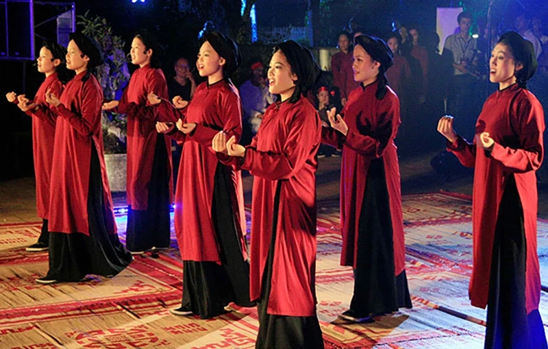 Hát Xoan, tỉnh Phú Thọ thuộc tín ngưỡng thờ cúng Hùng Vương, một dấu ấn văn hoá thời kỳ bình minh dựng nước, giữ nước vẫn lưu truyền đến ngày nay. (Ảnh: Báo điện tử Đảng Cộng sản)