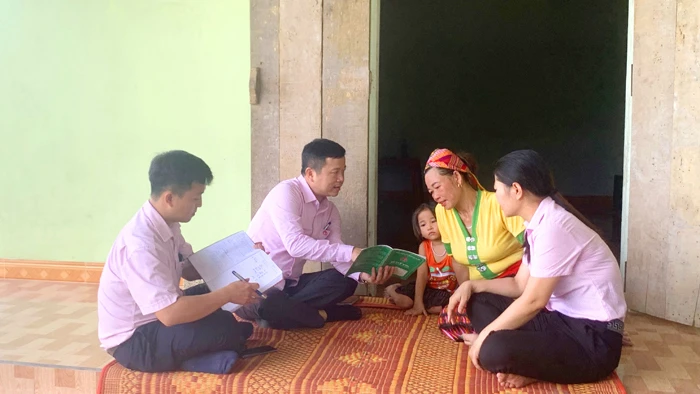 Trong 20 năm qua Ngân hàng Chính sách xã hội huyện Anh Sơn đã đã nỗ lực triển khai thực hiện hiệu quả nhiều chương trình tín dụng ưu đãi đối với hộ nghèo và các đối tượng chính sách khác. (Ảnh: Trang thông tin điện tử huyện Anh Sơn)