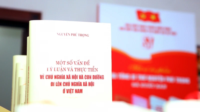 Cuốn sách "Một số vấn đề lý luận và thực tiễn về chủ nghĩa xã hội và con đường đi lên chủ nghĩa xã hội ở Việt Nam" của Tổng Bí thư Nguyễn Phú Trọng.