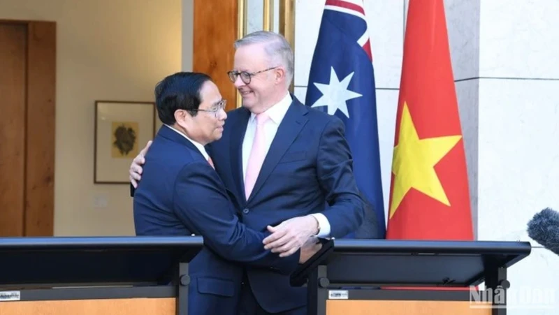 Thủ tướng Phạm Minh Chính và Thủ tướng Anthony Albanese sau họp báo.