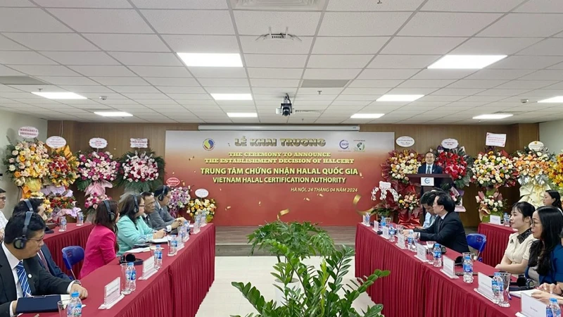 Quang cảnh lễ công bố.