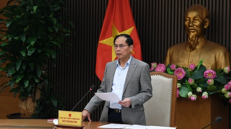 Phó Thủ tướng Bùi Thanh Sơn chủ trì cuộc họp của Tổ công tác về tăng cường hợp tác, chủ động thích ứng với điều chỉnh chính sách kinh tế, thương mại của Hoa Kỳ. (Ảnh: VGP)