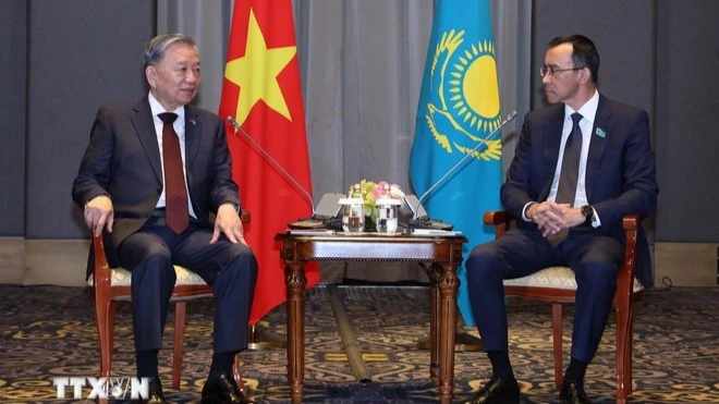 Tổng Bí thư Tô Lâm hội kiến Chủ tịch Thượng viện Kazakhstan Maulen Ashimbayev. (Ảnh: Thống Nhất/TTXVN)