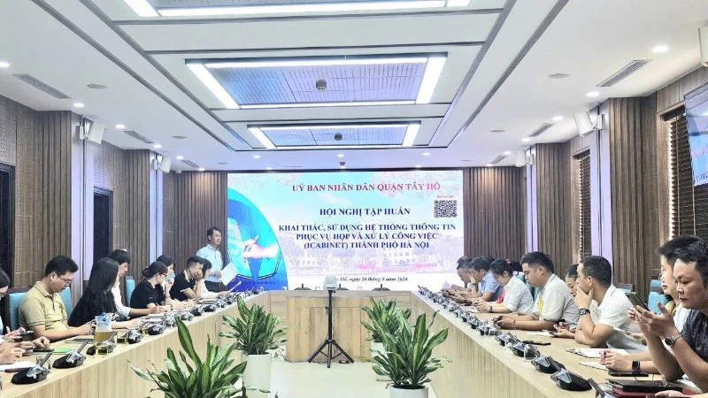Quận Tây Hồ tập huấn, hướng dẫn khai thác, sử dụng Hệ thống thông tin phục vụ họp và xử lý công việc (I-cabinet) cho cán bộ.