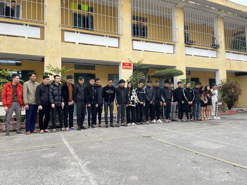 Các đối tượng liên quan đường dây lừa đảo sử dụng công nghệ cao chiếm đoạt tài sản. (Ảnh: Công an cung cấp)
