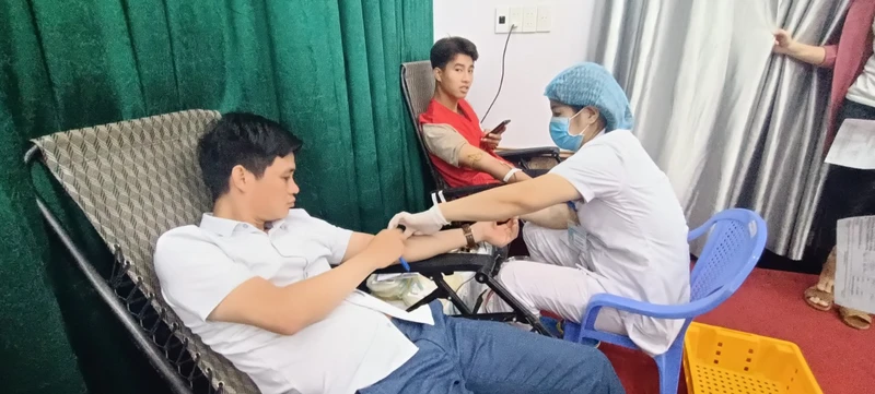 Hơn 400 người đăng ký hiến máu tại Lễ phát động của tỉnh Thái Bình.